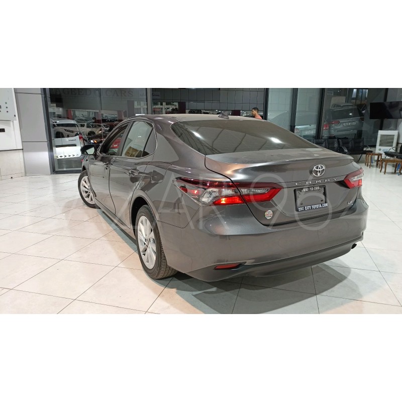 Toyota Camry le 2021 