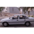 اوبل 1990 لون ابيض نظيفة